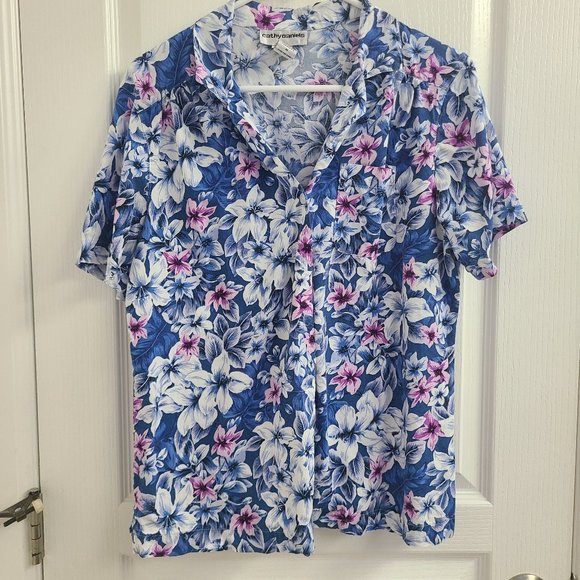 Button down floral Blouse - Picture 1 of 4